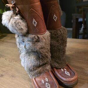 Brown Fur-Lined Boots with Patterned Accents